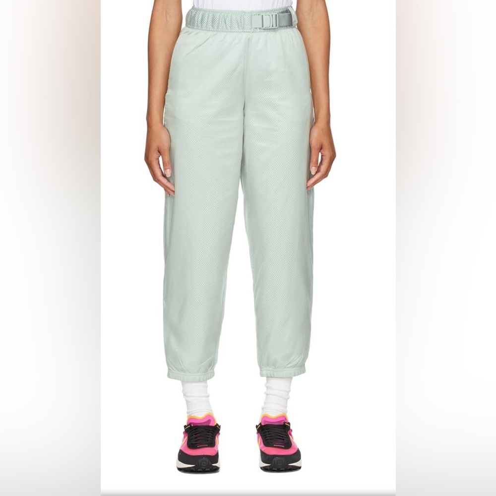 NIKE TECH PACK PANTS WOMEN’s SIZE MEDIUM NEW WITH TAGS
